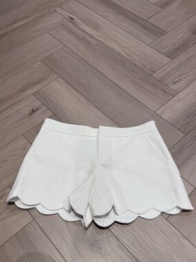 Club Monaco Women's Scallop Hem White Shorts